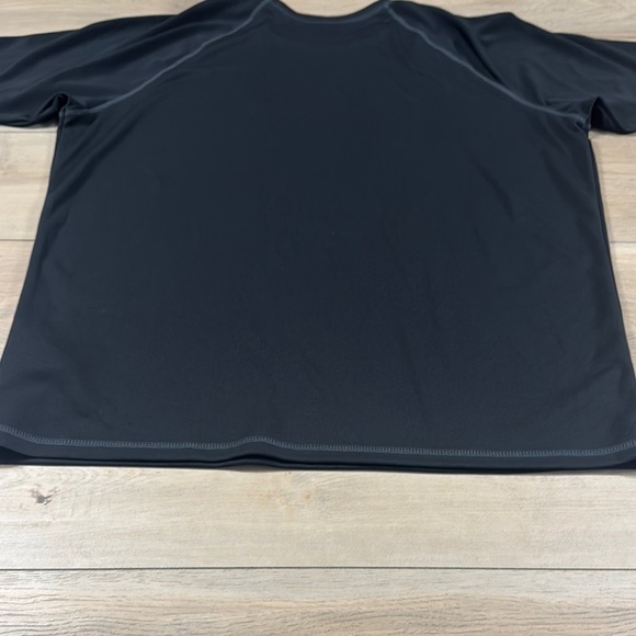 Nike Dri-Fit UV Protection Men’s Black Swim Shirt Short Sleeve - Picture 9 of 9